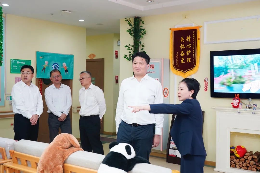 区领导赴甘泉路街道调研