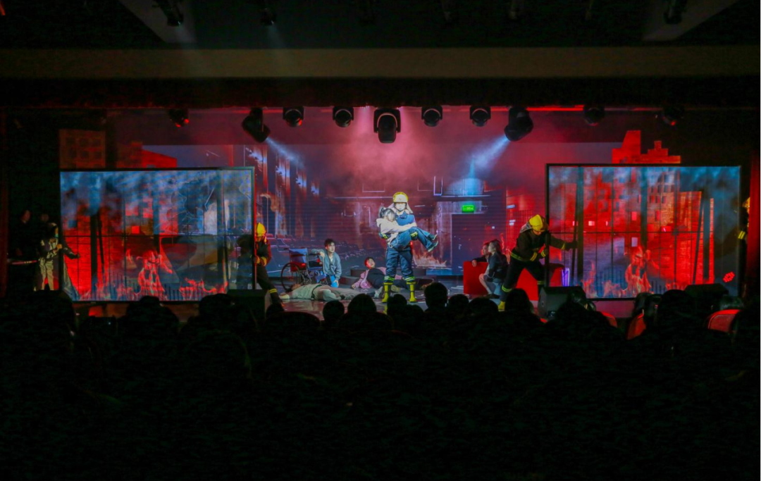 这一科普舞台剧首演!沉浸式学习“火灾逃生”