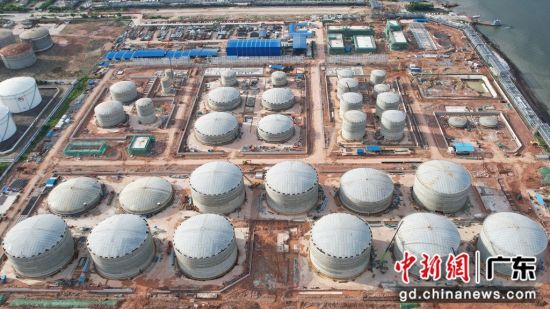 广东惠州荃美石化储运项目加速推进储罐安装